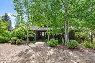 Discover a refined take on the classic Gozzer Cabin--beautifully - photo 39