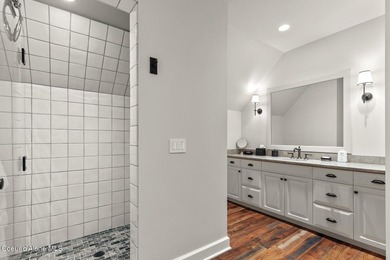 Discover a refined take on the classic Gozzer Cabin--beautifully - photo 44