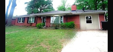 DO YOU WANT COVETED YEAR-ROUND VIEWS OF LAKE EUFAULA, BEAUTIFUL - photo 1