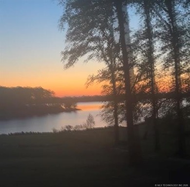 DO YOU WANT COVETED YEAR-ROUND VIEWS OF LAKE EUFAULA, BEAUTIFUL - photo 2