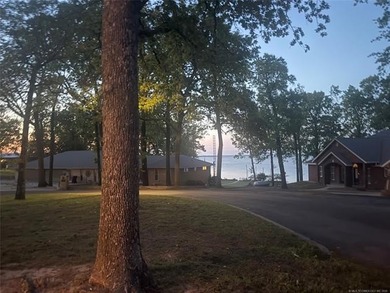 DO YOU WANT COVETED YEAR-ROUND VIEWS OF LAKE EUFAULA, BEAUTIFUL - photo 3
