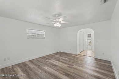 Welcome home to this beautifully maintained 3-bedroom, 2-bath - photo 12