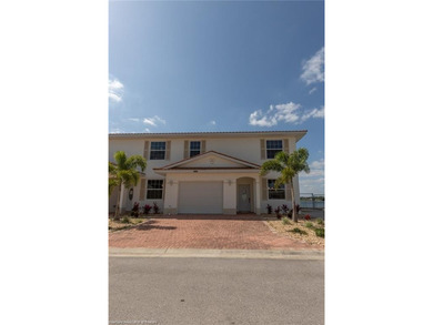 Like-New Luxury Lakefront Townhome - 4BR / 3.5BA / 3 Levels - - photo 2