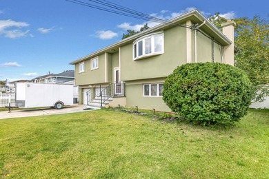 Wide Line Hi Ranch 4/5 Br, 2 Full Baths in Ocean Harbor. Close - photo 2