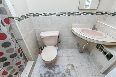Wide Line Hi Ranch 4/5 Br, 2 Full Baths in Ocean Harbor. Close - photo 4