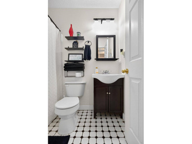 Welcome to 213 Elm Street in charming Mitten Park & Terrace! - photo 38