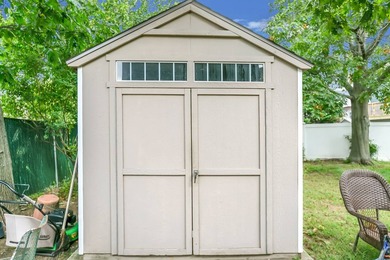 Wide Line Hi Ranch 4/5 Br, 2 Full Baths in Ocean Harbor. Close - photo 8