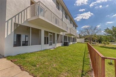 Like-New Luxury Lakefront Townhome - 4BR / 3.5BA / 3 Levels - - photo 10