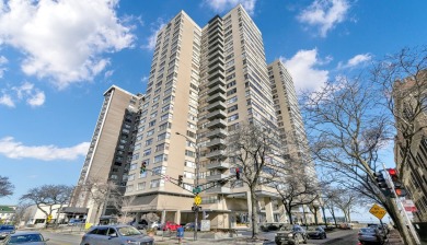 Lake Home Sale Pending in Chicago, Illinois