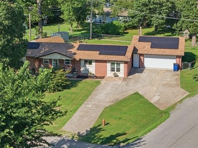 Beautiful brick home on a quiet corner lot, conveniently located - photo 1
