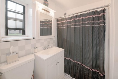 Charming and spacious one-bedroom co-op with great natural light - photo 6