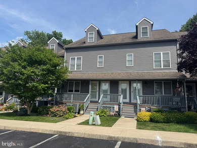 Welcome to 113 NE Isle Dr located in the beautiful, water - photo 3