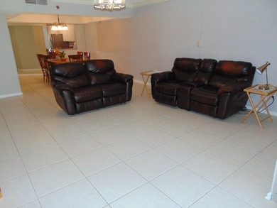 FIRST FLOOR. MOVE IN READY. COVERED PARKING. IMMACULATE JUMBO - photo 11