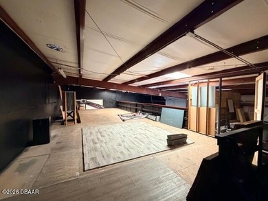Exceptional opportunity to acquire a +/-10,000 SF flex property - photo 3