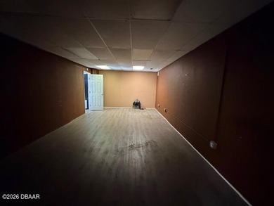 Exceptional opportunity to acquire a +/-10,000 SF flex property - photo 4
