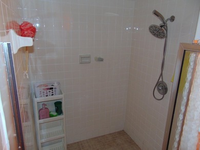 FIRST FLOOR. MOVE IN READY. COVERED PARKING. IMMACULATE JUMBO - photo 22