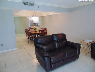 FIRST FLOOR. MOVE IN READY. COVERED PARKING. IMMACULATE JUMBO - photo 24