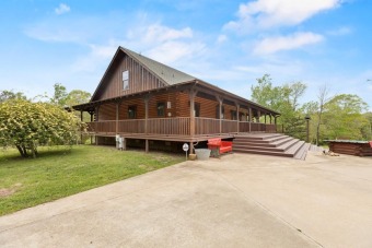 Log Dream Home on 25 acres close to Lake Sam Rayburn. - Lake Home For Sale in Zavalla, Texas
