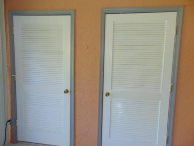 FIRST FLOOR. MOVE IN READY. COVERED PARKING. IMMACULATE JUMBO - photo 30