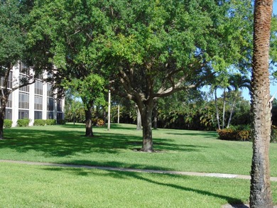 FIRST FLOOR. MOVE IN READY. COVERED PARKING. IMMACULATE JUMBO - photo 35