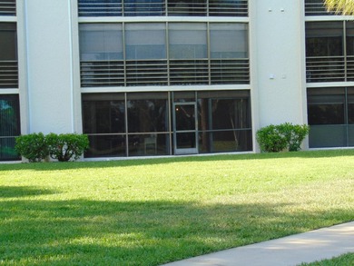 FIRST FLOOR. MOVE IN READY. COVERED PARKING. IMMACULATE JUMBO - photo 42