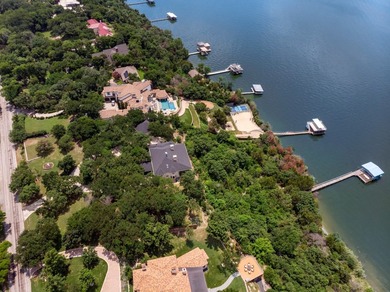 LOCATION, LOCATION, LOCATION. Lake living on one of the most - photo 2