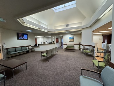 Medical building with elevator, ADA accessible, reception area - photo 2