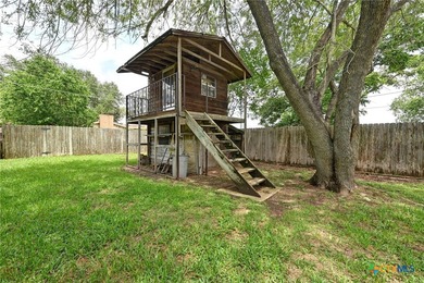 NEW ROOF BEING INSTALLED! Charming Home in Established - photo 25