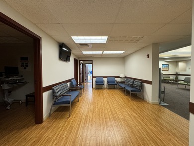 Medical building with elevator, ADA accessible, reception area - photo 7