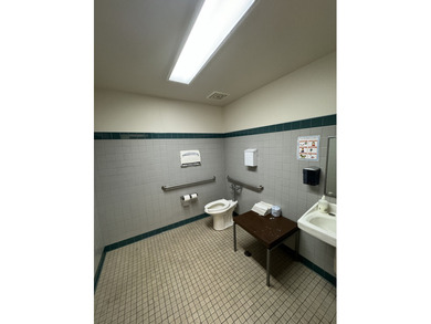 Medical building with elevator, ADA accessible, reception area - photo 9