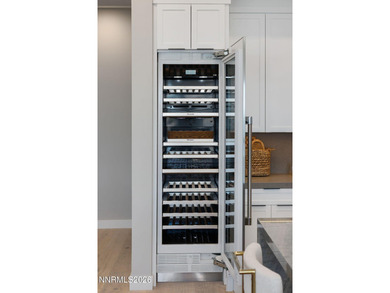 Penthouse Villa ready to move in to today overlooking Paseo with