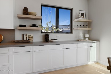 Penthouse Villa ready to move in to today overlooking Paseo with