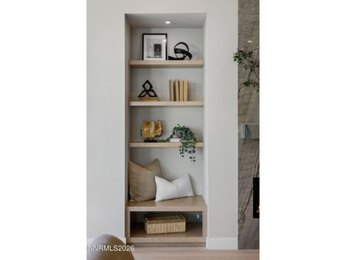 Penthouse Villa ready to move in to today overlooking Paseo with