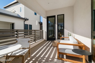 Penthouse Villa ready to move in to today overlooking Paseo with