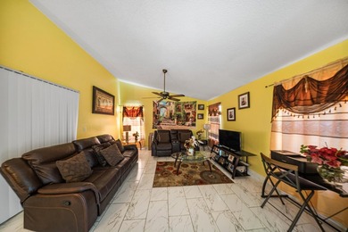 This spacious one-story villa is ideally located in the heart of - photo 4