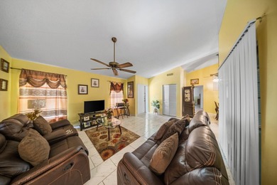 This spacious one-story villa is ideally located in the heart of - photo 5