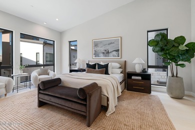 Penthouse Villa ready to move in to today overlooking Paseo with