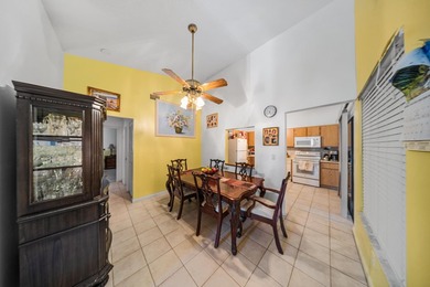 This spacious one-story villa is ideally located in the heart of - photo 7