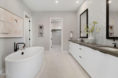 Penthouse Villa ready to move in to today overlooking Paseo with