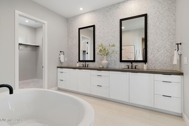 Penthouse Villa ready to move in to today overlooking Paseo with