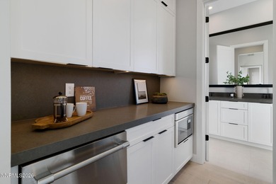 Penthouse Villa ready to move in to today overlooking Paseo with