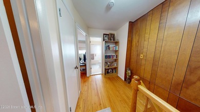 Cozy three-bedroom, semi-attached home in Old Town, Staten - photo 11