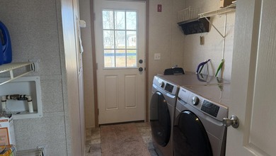 Welcome to Chestnut Hill MH Park. This great home is only six - photo 12