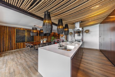 This beach house is absolutely amazing! Located in a beautiful - photo 15