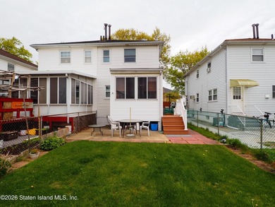 Cozy three-bedroom, semi-attached home in Old Town, Staten - photo 18