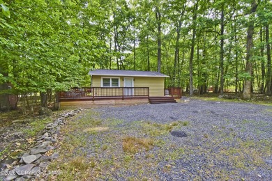 CUTE AS A BUTTON & READY FOR IMMEDIATE OCCUPANCY, this charming - photo 22