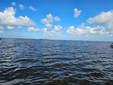Caloosahatchee River Lot For Sale in Fort Myers Florida