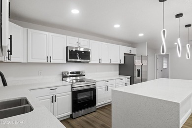 Welcome home GORGEOUS! This completely renovated 3-bedroom - photo 8