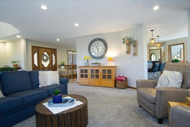 Welcome to this inviting ranch in Hawks Landing w/a 1/2-acre - photo 4