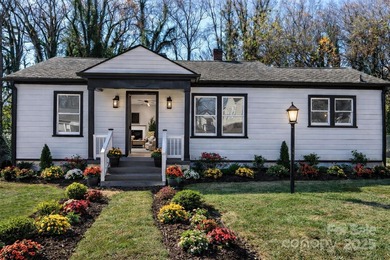 Lake Hickory Home For Sale in Hickory North Carolina